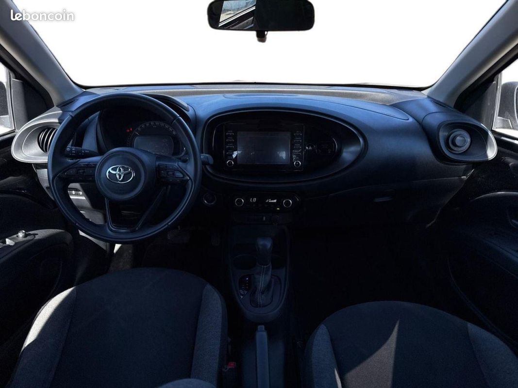 Toyota Aygo X 1.0 VVT-i 72ch Dynamic S-CVT MY23 (image 10)