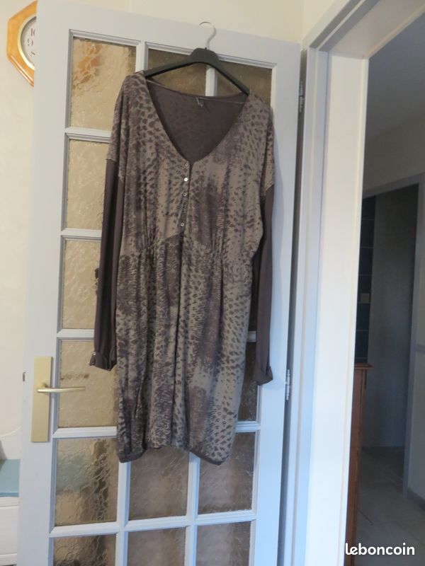 Robe (image 2)