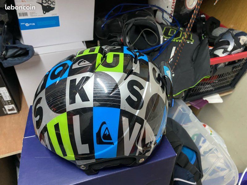 Casque de ski enfant QuickSilver the games 52 cm Superbe casque QuickSilver pour le ski et la luge. Taille 52cm réglable et ajustable avec molette rotative. Superbe deco (image 5)