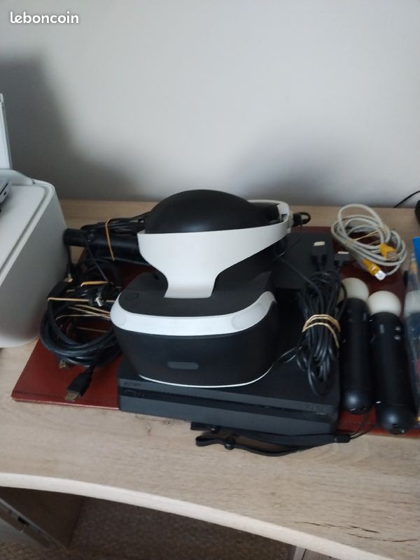 PS4+ Casque Vr+ manettes+ 18 jeux Consoles