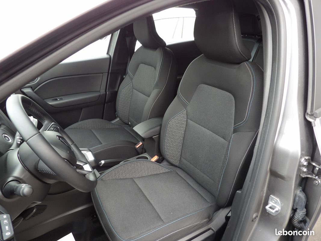 Renault CAPTUR II 1.6 E-TECH FULL HYBRID 145CH EVOLUTION (image 3)