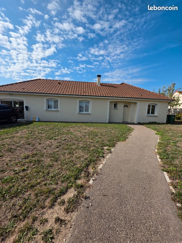 Maison 8 pièces 200 m² · à Saint-Lyé · 200 m² · 469 000 €