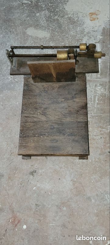 Balance ancienne (image 1)
