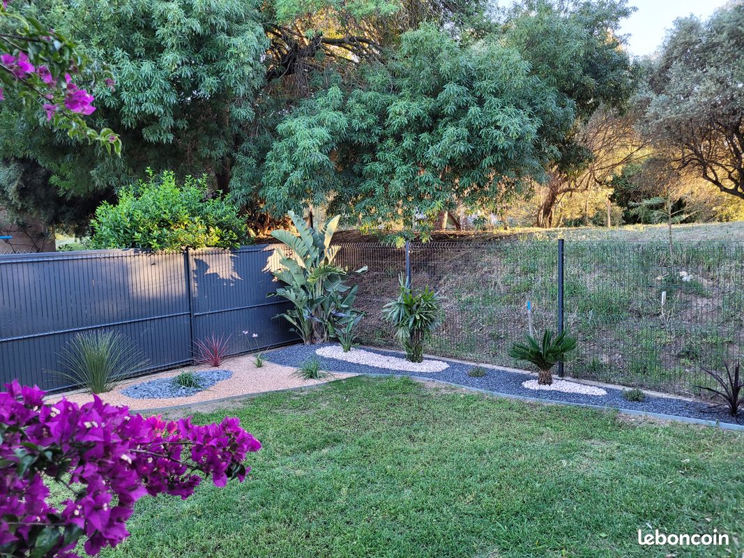 Appartement rez-de-jardin, piscine, proche plage, climatisation et Wifi, quartier paisible des Bormettes (image 11)