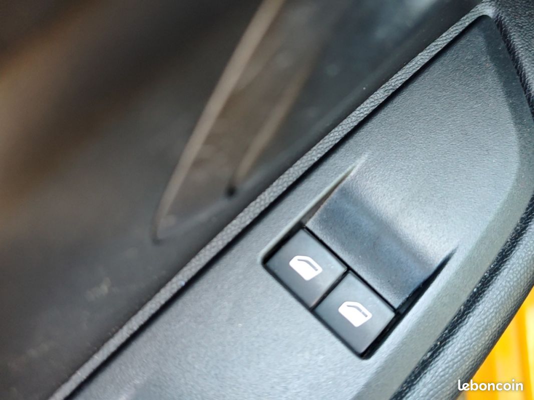 Peugeot 208 (2) ESSENCE 75 Like 5 portes (mai 2021) (co2 119) (image 12)