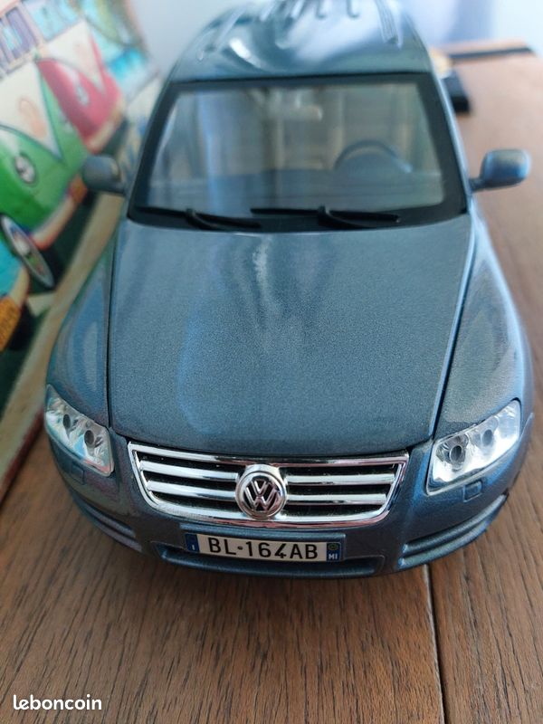 Burago Gold Collection 1/18 – Volkswagen Touareg Vert – Voiture Miniature – Occasion Comme Neuve