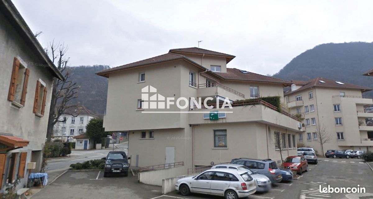 Parking 24 m² · à Domène · 24 m² · 146 €/mois