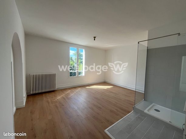 https://img.leboncoin.fr/api/v1/lbcpb1/images/8d/ea/e3/8deae31b5630855bda593a81a36266d6146d0f4b.jpg?rule=ad-image