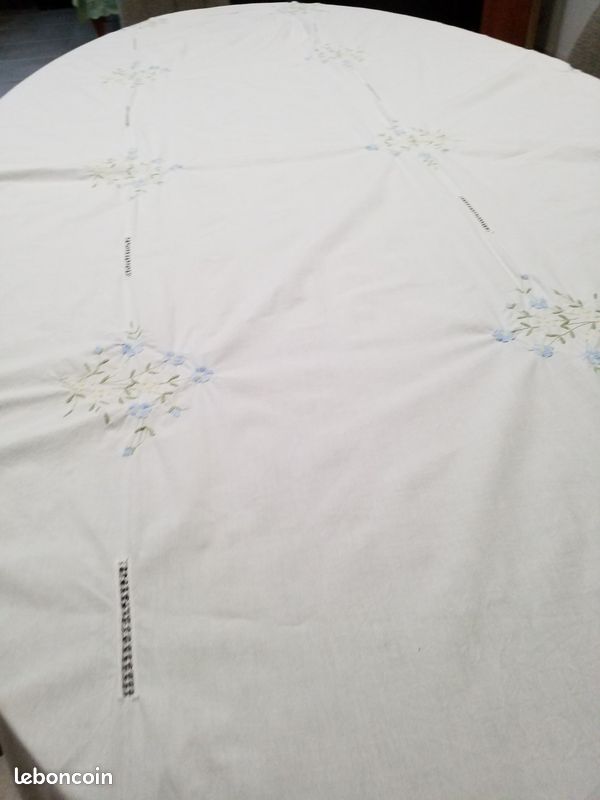 Grande nappe coton blanc brode (image 1)