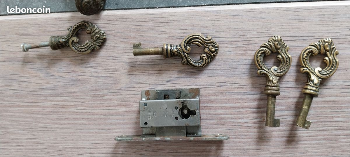 Lot de 30 petites clés / clefs anciennes (serrures, meubles, coffrets