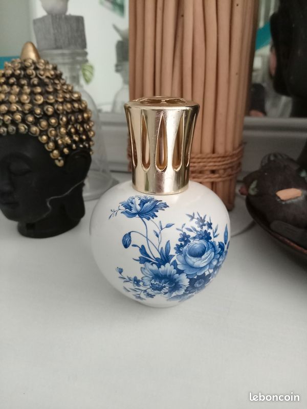 Ancienne lampe Berger en porcelaine et fleurs bleues (image 10)