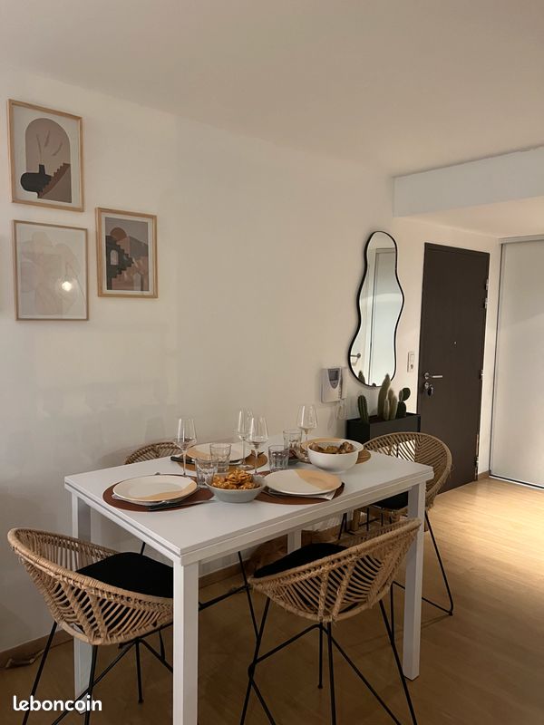 Table à manger extensible avec 4 chaises (image 1)