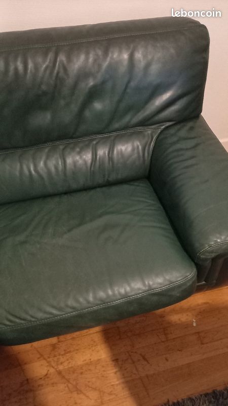 A vendre canapé en cuir 50 . Bon état ,à venir retirer sur place (image 2)