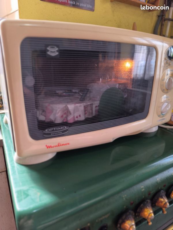 Four micro onde Moulinex 900 W double plateau (image 1)