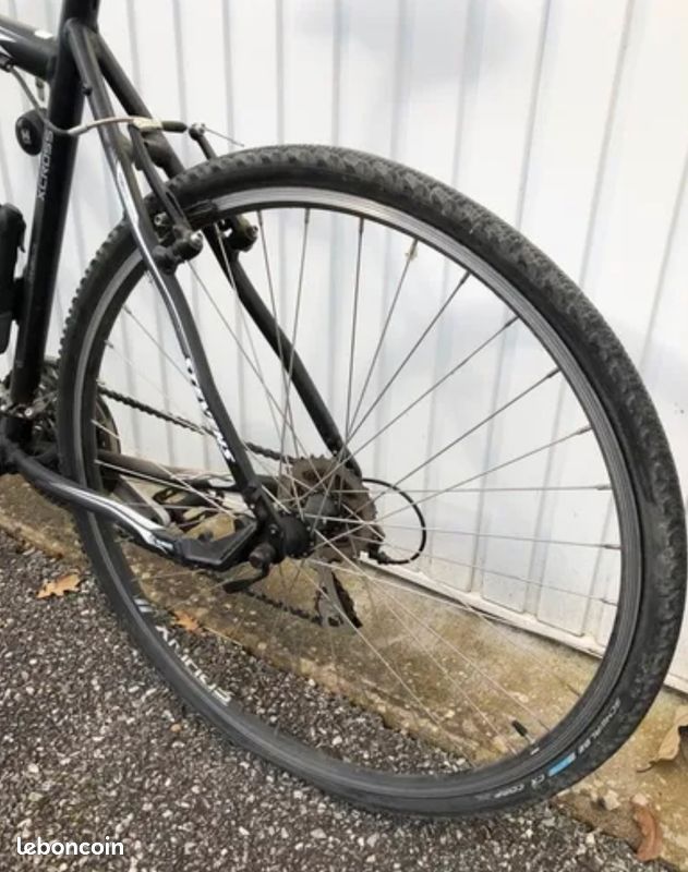 Vélo de marque Stevens (image 3)