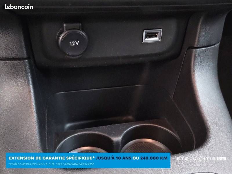 Citroën C3 BlueHDi 100 S&S BVM6 Shine Pack (image 31)