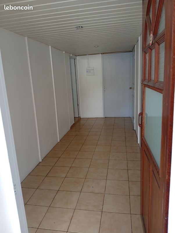 Bureau (image 1)