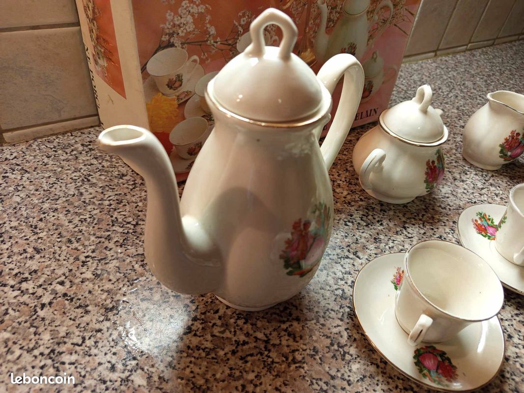 Service à café neuf en porcelaine ,15 pièces (image 2)