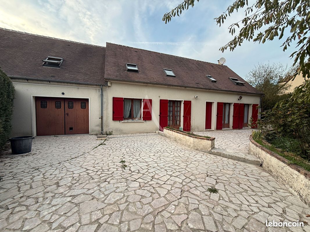 Maison 10 pièces 239 m² · à Le Châtelet-en-Brie · 239 m² · 349 000 €