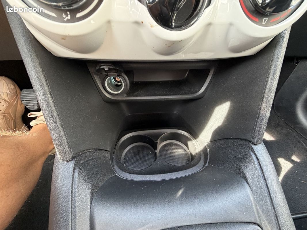 Peugeot 208 1.2 PURETECH 68CH LIKE 5P (image 29)