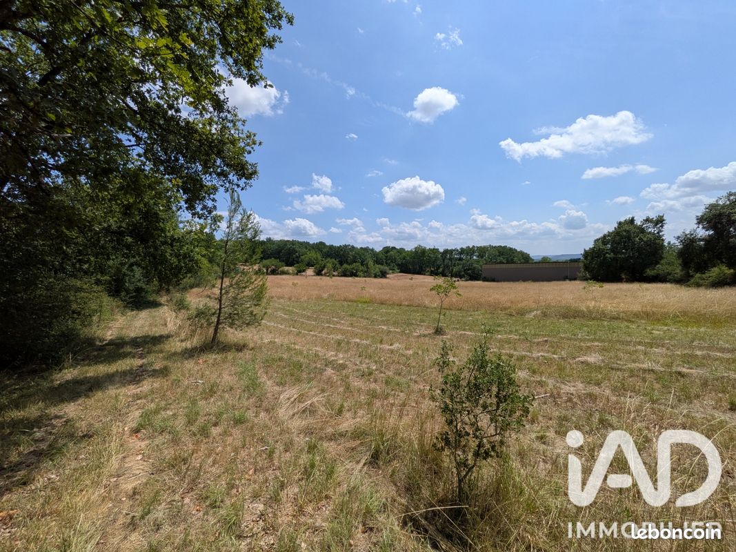 Terrain 825 m² · à Meyssac · 825 m² · 14 500 €