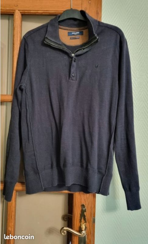 Polo homme
Manches longues
Largeur sous bras 55 cm
Longueur sous bras 42 cm
Très peu mis (image 1)