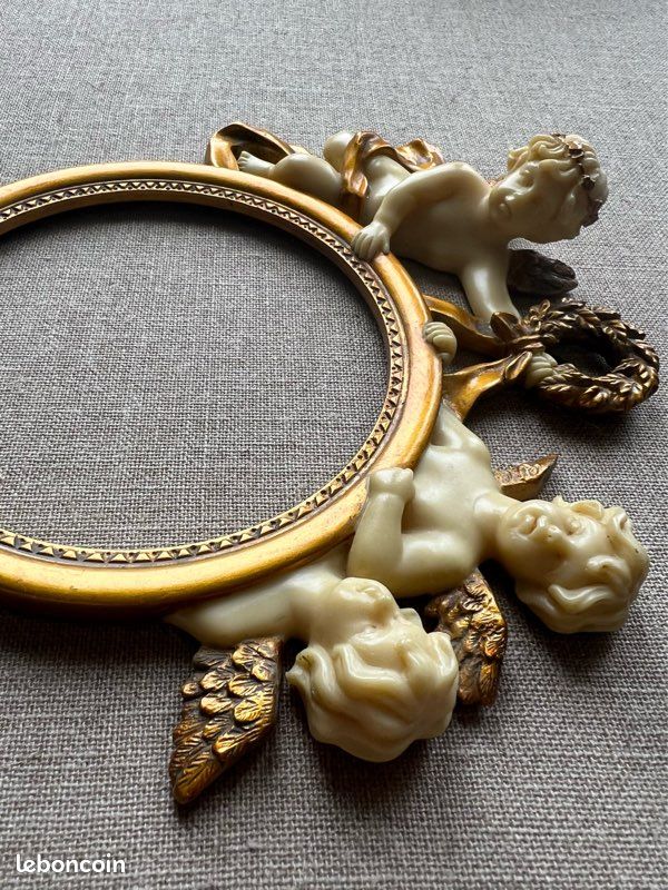 Broche Antique Cadre Rond Doré Avec Médaillon Résine - Occasion Bon état - Sans Marque