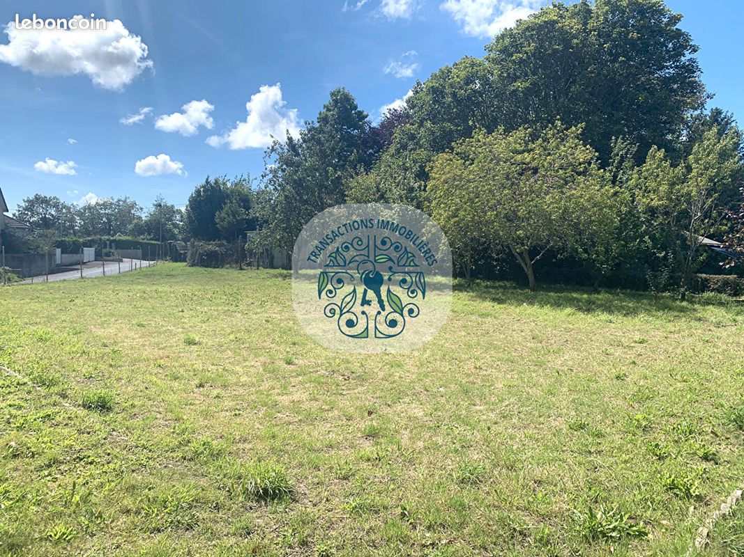 Terrain 827 m² · à Saint-Sauveur-le-Vicomte · 827 m² · 35 500 €