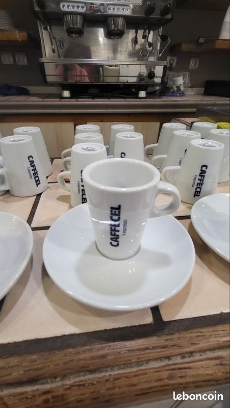 Service de 24 tasses à expresso + sous-tasses – Made in Portugal – Très bon état (image 2)