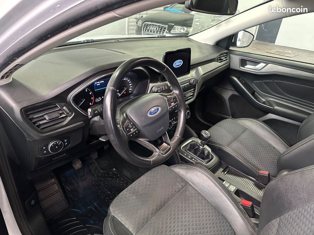 FORD Focus SW 125CH Titanium (image 15)
