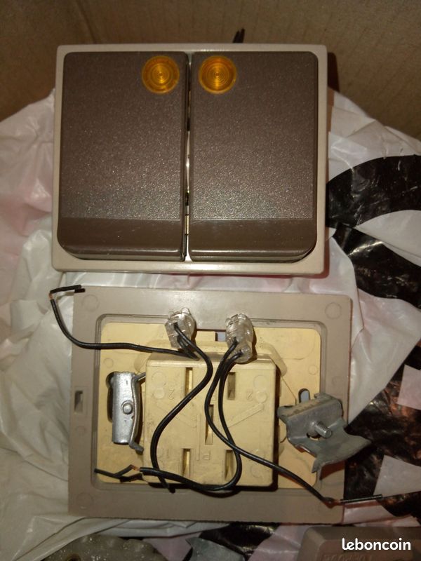 Lot De 10 Interrupteurs Doubles Arnould – Neufs, Pour Rénover Ton Installation