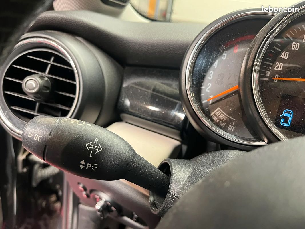 Mini MINI III Cooper D 1.5 116ch Pack Chili / Toit ouvrant / Sono Harman Kardon (image 26)