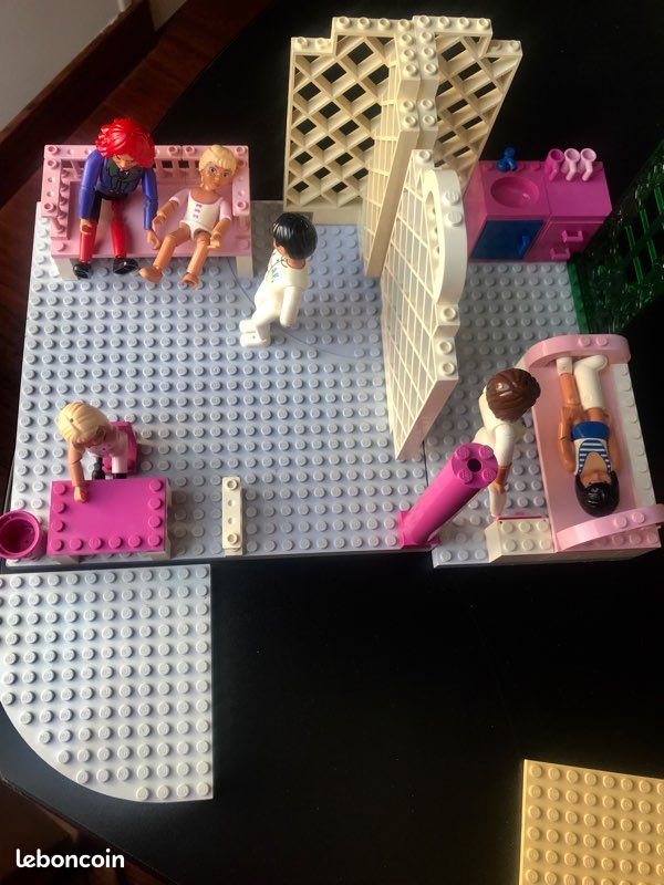 Lego s 1990 vintage petit hôpital avec personnages (image 1)