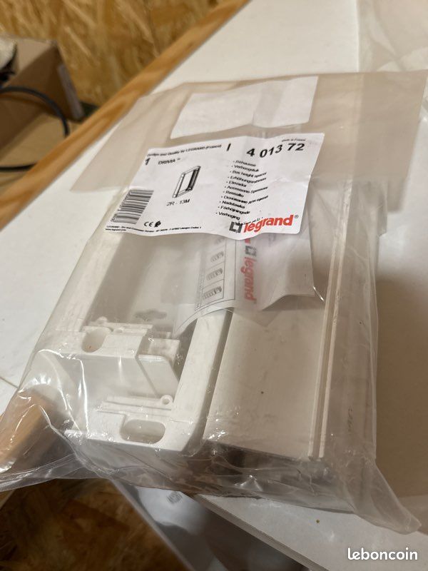 Rehausse pour coffret Legrand 2 rangées 401372 (image 1)