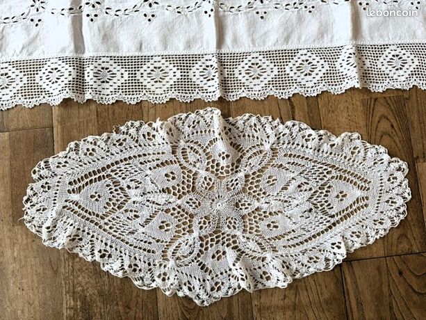 NAPPERON BRODE MAIN sur lin broderie richelieu royal blanc