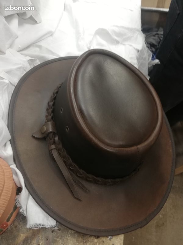 Chapeau en cuir (image 1)