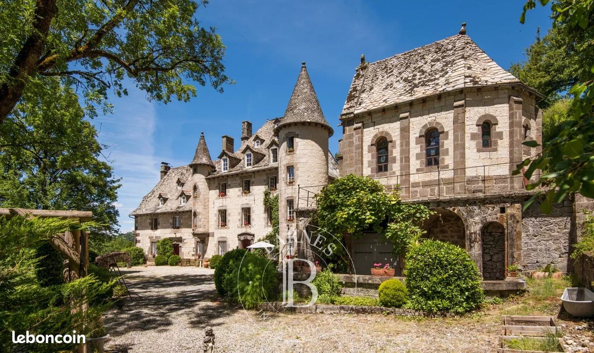 Maison 16 pièces 500 m² · à Aurillac · 500 m² · 860 000 €