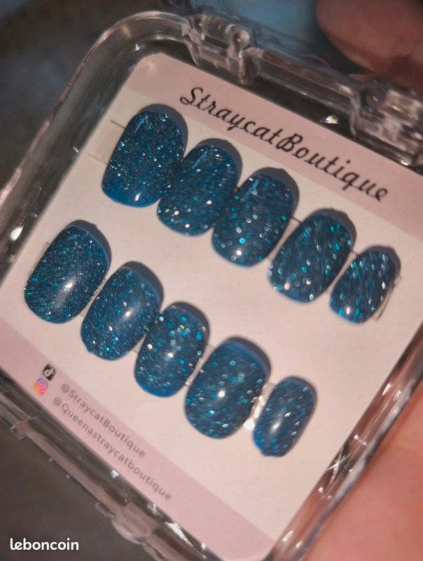 Deux paires de faux ongles (image 2)