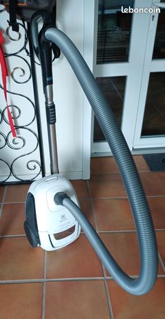 Aspirateur Electrolux Ultrasilencer Zen Par mail Électroménager