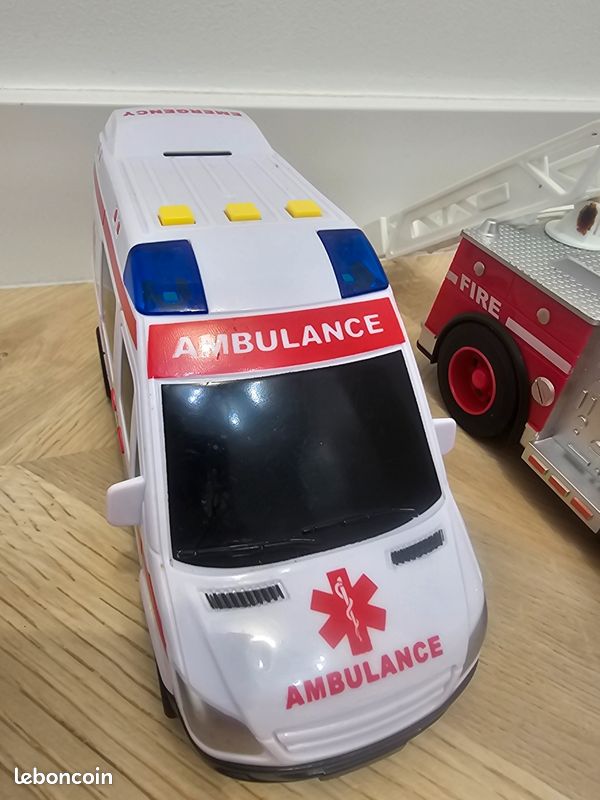 PLAYJOCS Ambulance Véhicule Métallique – Jouet Solide & Détails Réalistes, Portes Ouvrantes, Roues Libres – Cadeau Enfant & Collectionneur