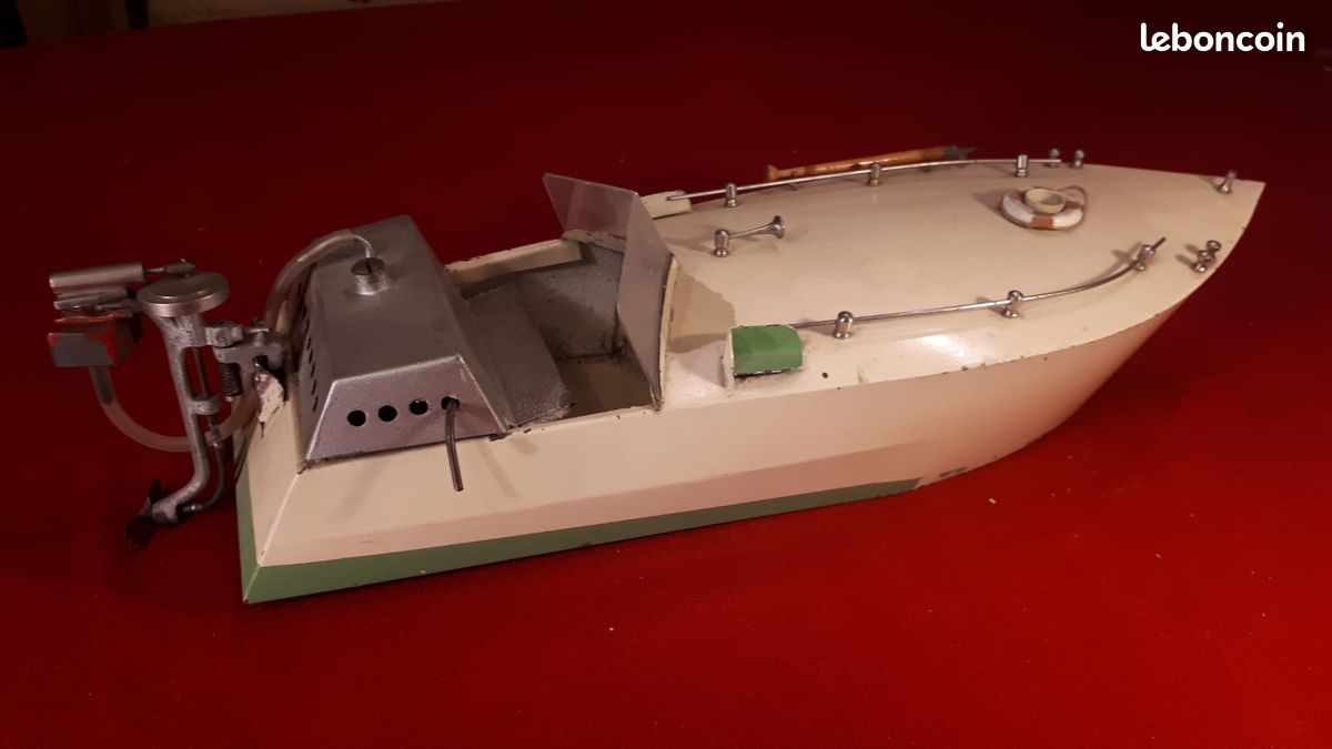 Ancien Bateau Jouet En Tôle - Style Boucher, France Années 1920, Pièce De Collection