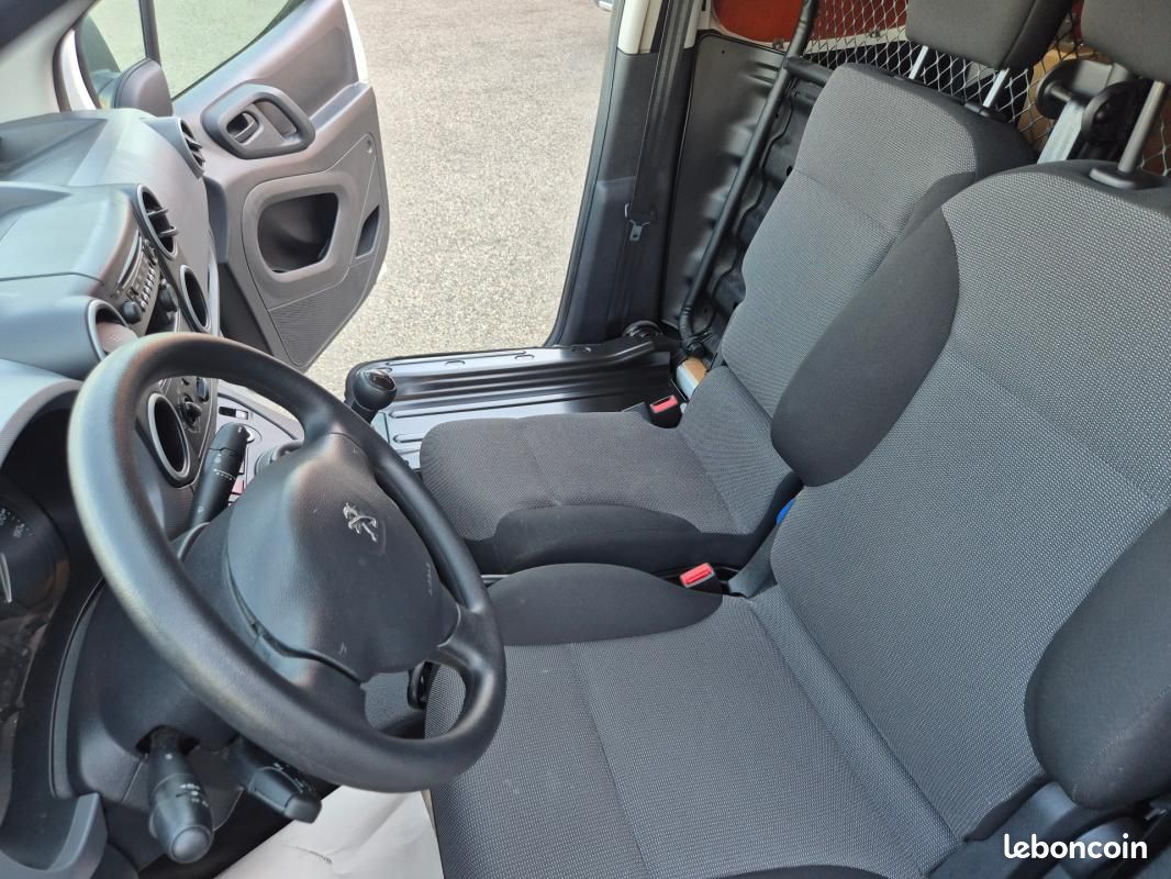Peugeot Partner FOURGON STANDARD 1.6 BLUEHDI 100 S&S BVM5 PREMIUM (image 27)