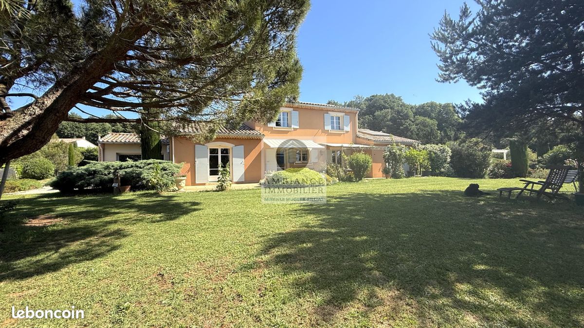 Maison 8 pièces 196 m² · à Montéléger · 196 m² · 735 000 €