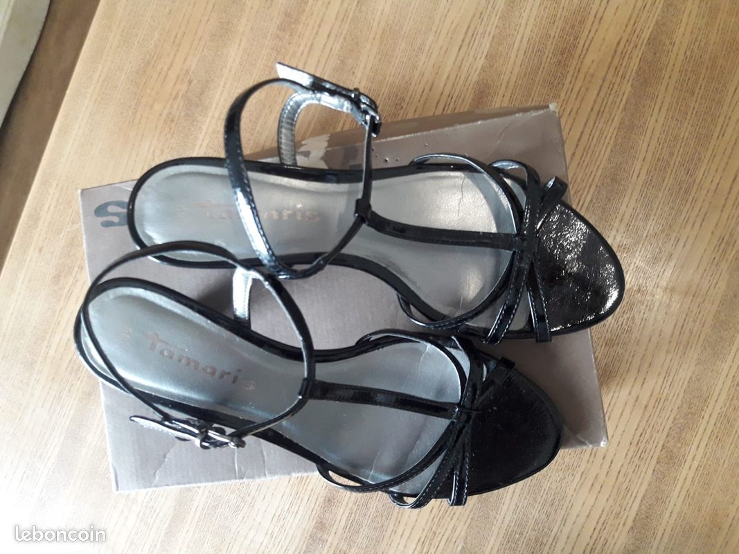 Escarpins BERYL En Cuir Verni Noir - Taille 40 (FR) / US 8 - Talon Très Haut - Italie - Occasion TBE