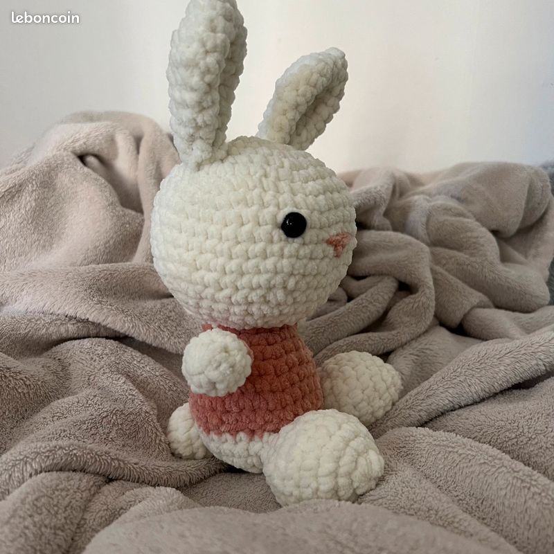 Peluche lapin en crochet fait-main (image 4)