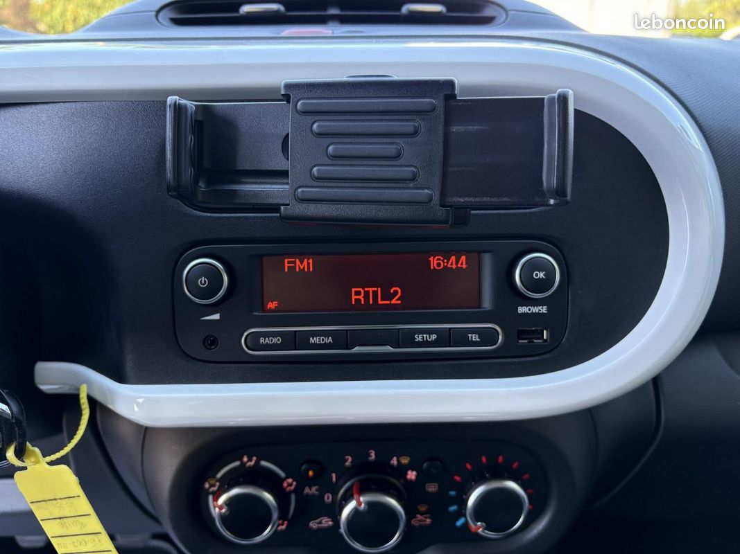 RENAULT TWINGO III 0.9 Energy TCe - 90 E6C BERLINE Intens (image 19)