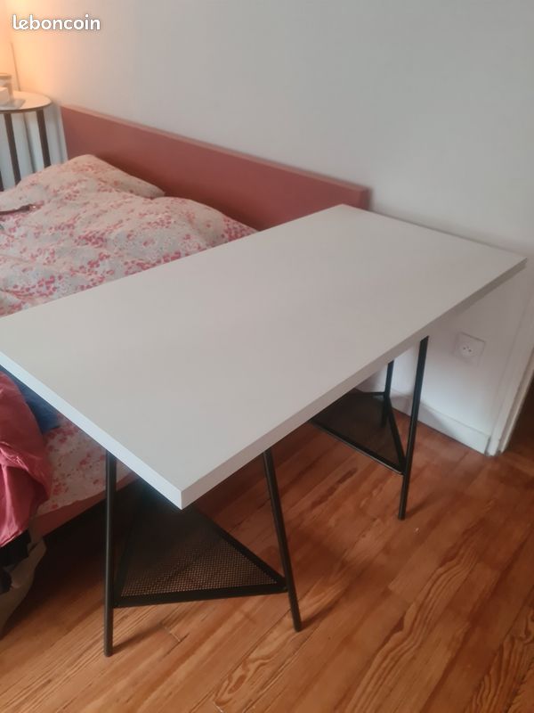 Bureau (image 1)