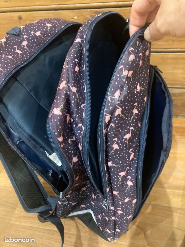 Cartable sac à dos trousse Papeterie Fournitures scolaires