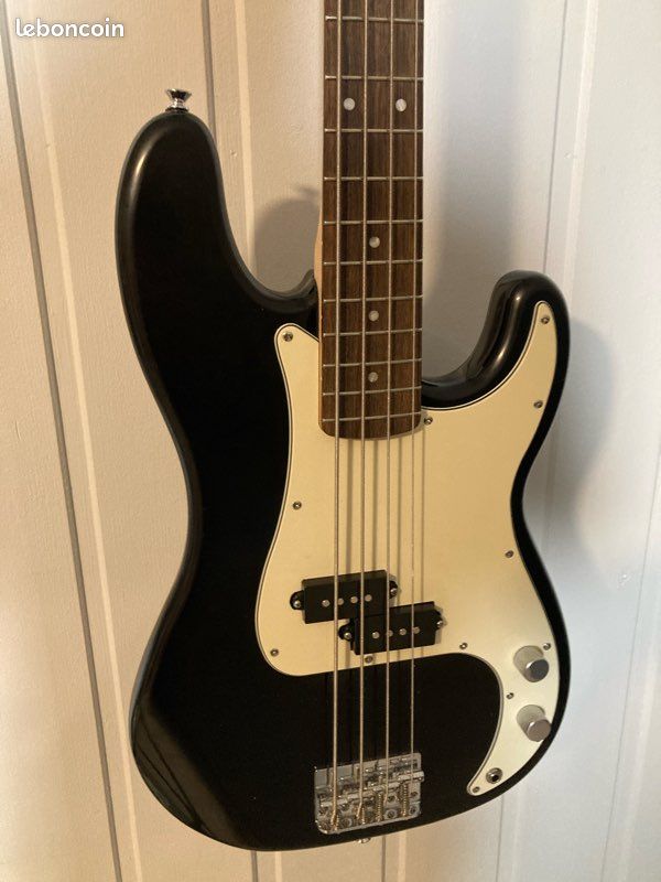 Squier Sonic Precision bass (image 2)