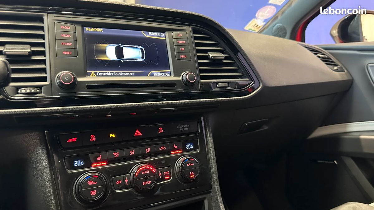 Seat Leon 2.0 280ch Cupra - Suivi complet - Sièges chauffants - Flexfuel (Éthanol) - Seat Sound - Modes de conduite (image 14)
